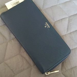 BNWT Fossil zip wallet